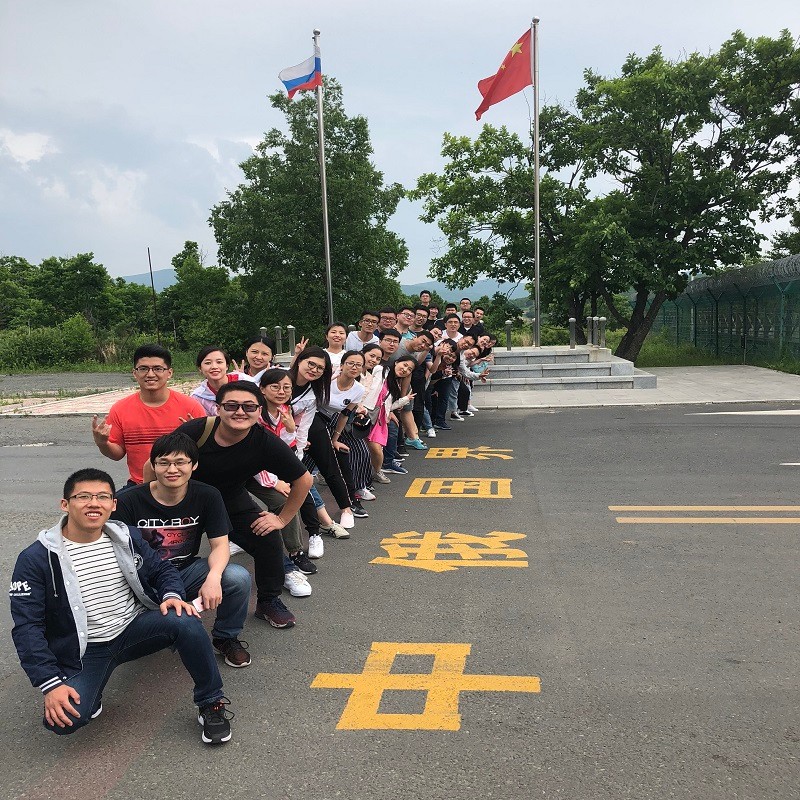 2018年6月长光华大全体员工赴吉林省珲春开展了“牢记革命历史”的爱国教育红色之旅。1231.jpg
